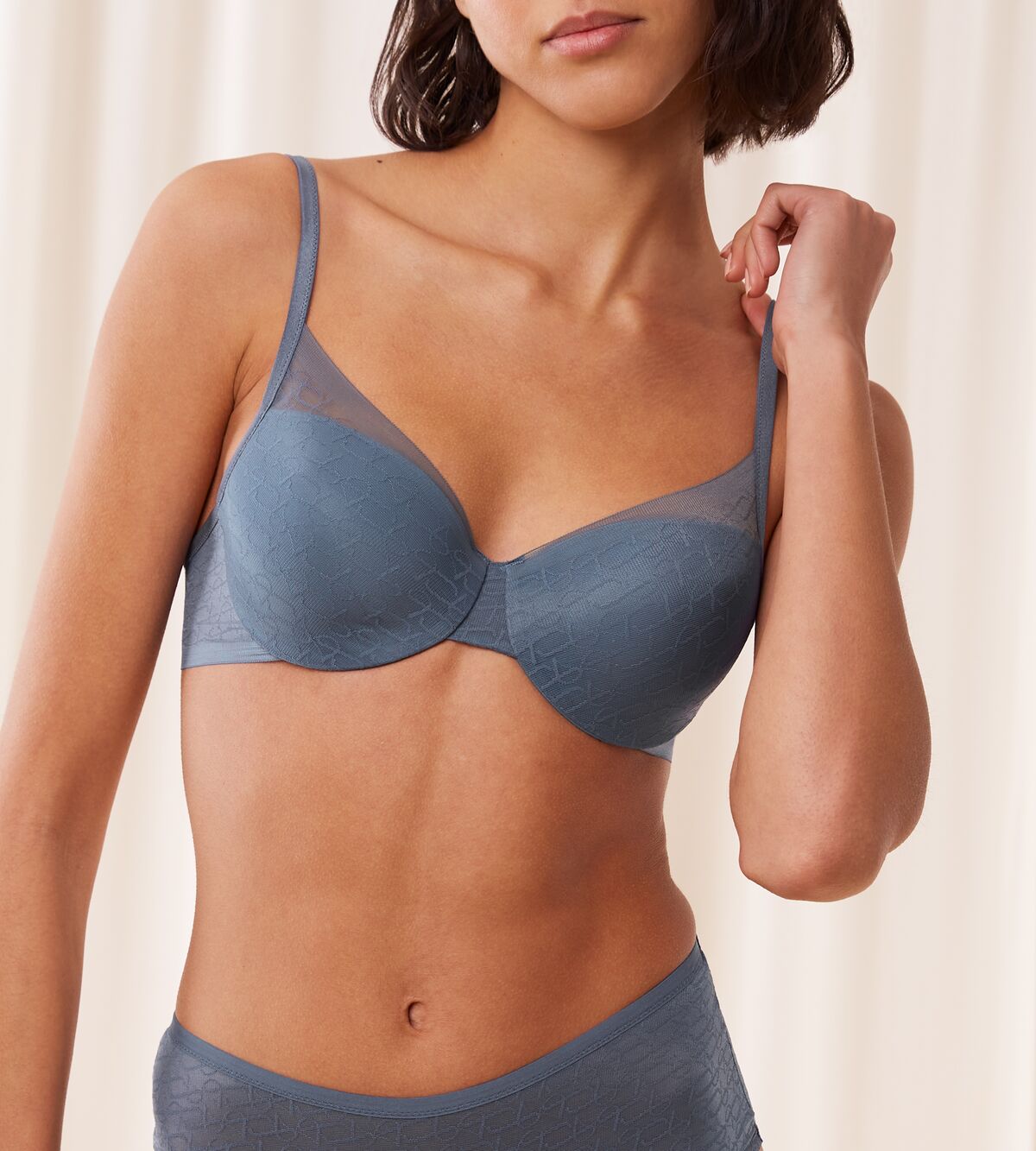 Triumph Signature Sheer