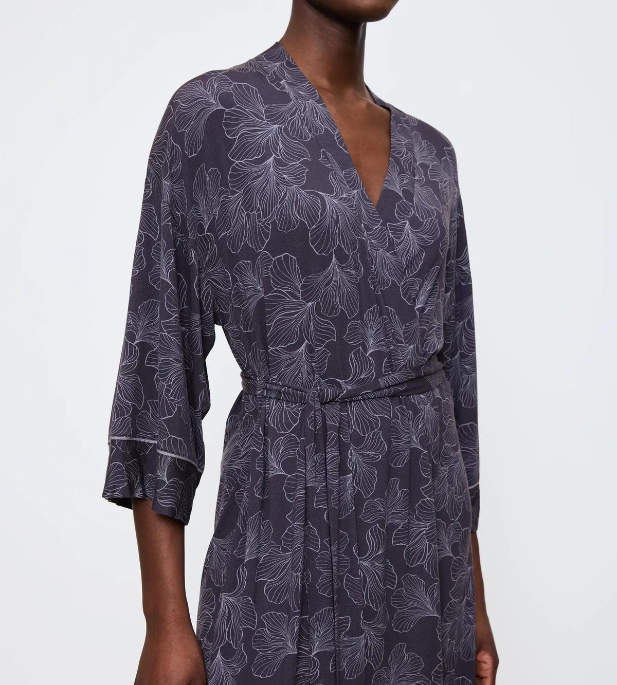 Triumph Aura Spotlight Robe 01 One Piece DAY ALL